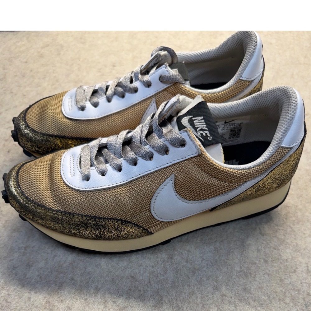 Nike Womens Size 6 Daybreak Golden Gals Twine White Waffle Shoes Sneakers EUC!